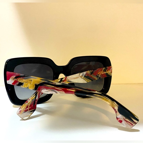 BURBERRY Black Square Sunglasses - Picture 4 of 5